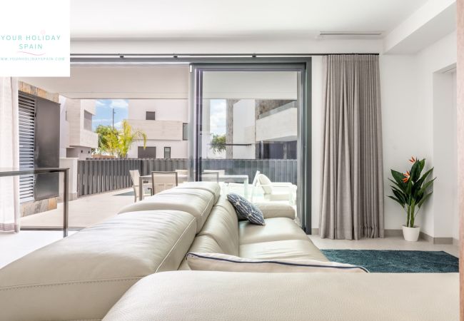 Villa in Torre Pacheco - AMAZING 4 BEDROOM VILLA WITH PRIVATE POOL SANTA ROSALIA LAKE AND LIFE RESORT Villa in Torre Pacheco - AMAZING 4 BEDROOM VILLA WITH PRIVATE POOL SANTA ROSALIA LAKE AND LIFE RESORT
